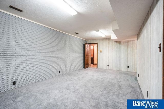 2105 N St Street, Aurora, NE 68818