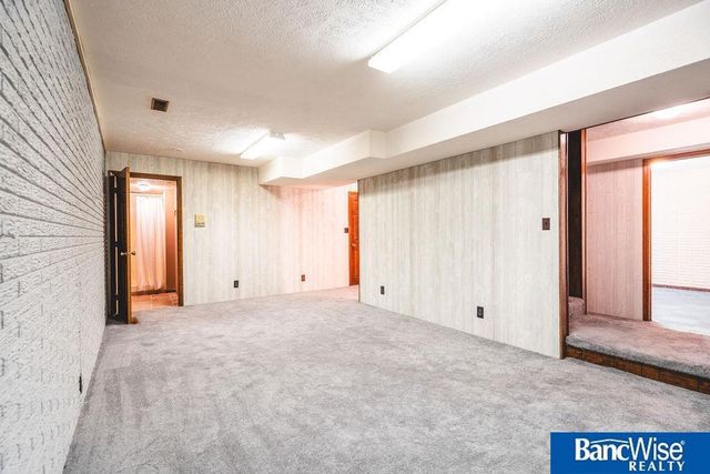 2105 N St Street, Aurora, NE 68818