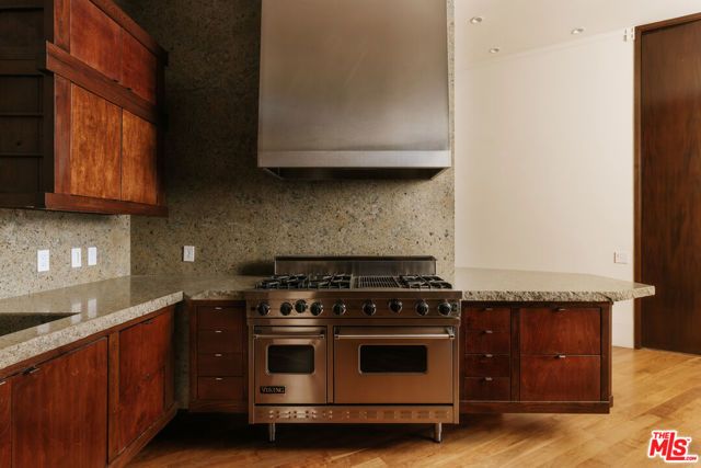 1111 Bel Air Place, Los Angeles, CA 90077