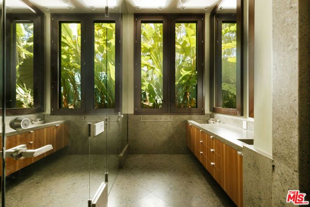 1111 Bel Air Place, Los Angeles, CA 90077