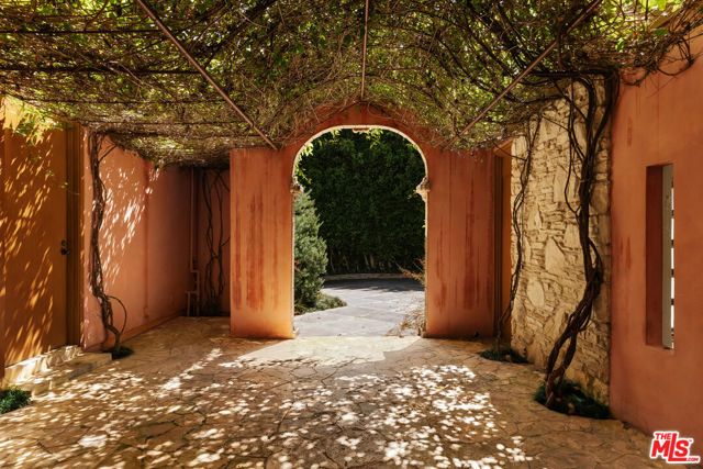 1111 Bel Air Place, Los Angeles, CA 90077