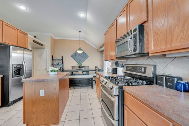 2435 Beachview Drive, Grand Prairie, TX 75054