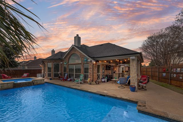 2435 Beachview Drive, Grand Prairie, TX 75054