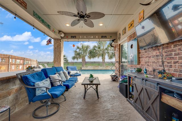 2435 Beachview Drive, Grand Prairie, TX 75054