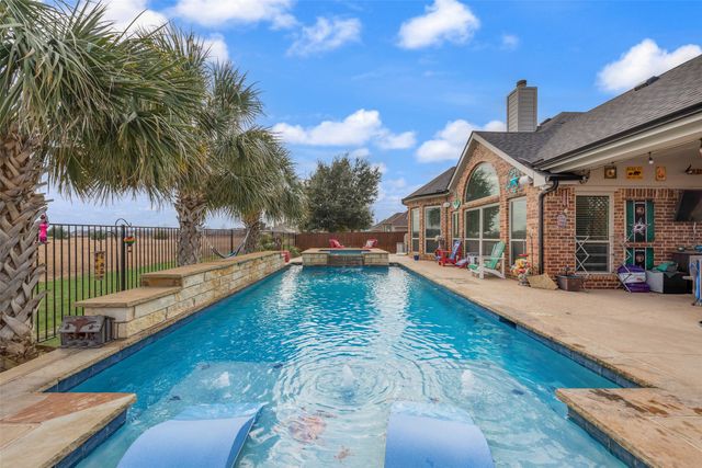 2435 Beachview Drive, Grand Prairie, TX 75054