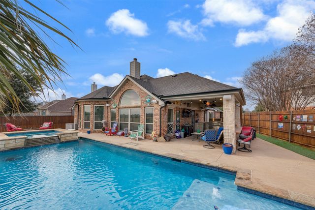 2435 Beachview Drive, Grand Prairie, TX 75054