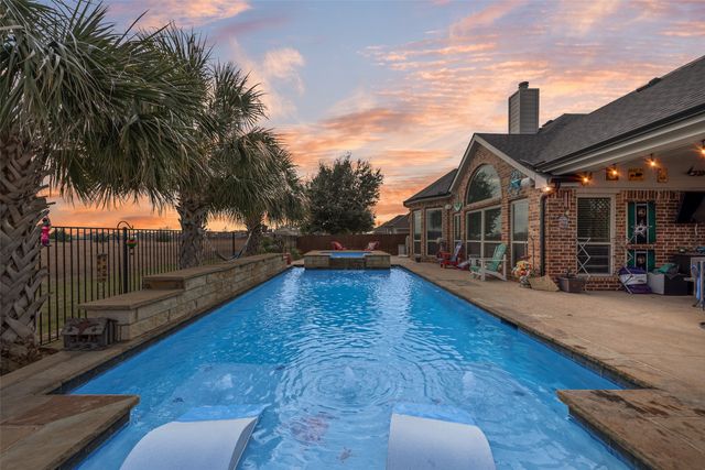 2435 Beachview Drive, Grand Prairie, TX 75054