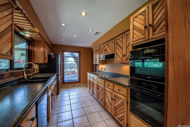 15439 River Bnd, San Antonio, TX 78247