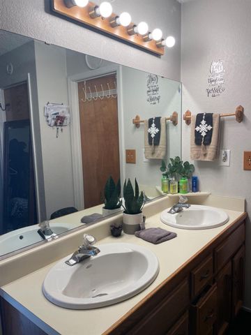 3804 Thompson Avenue, Selma, CA 93662