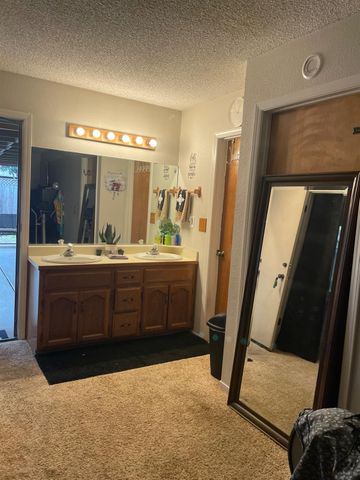 3804 Thompson Avenue, Selma, CA 93662