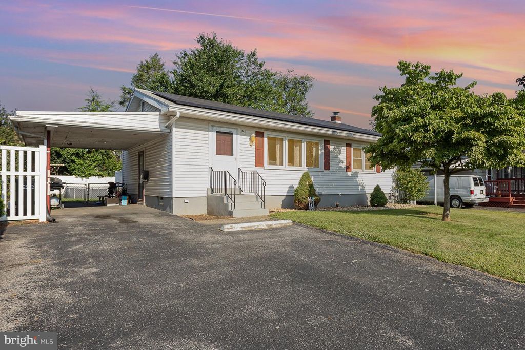 820 GUNNISON RD, York, PA 17404