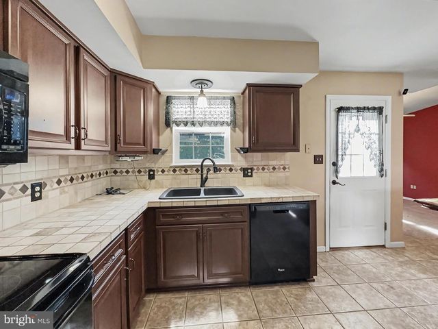 3025 SOLAR DR, Dover, PA 17315