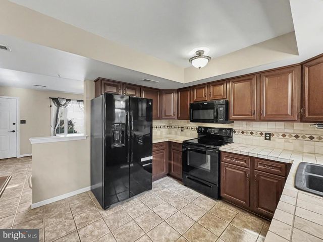 3025 SOLAR DR, Dover, PA 17315