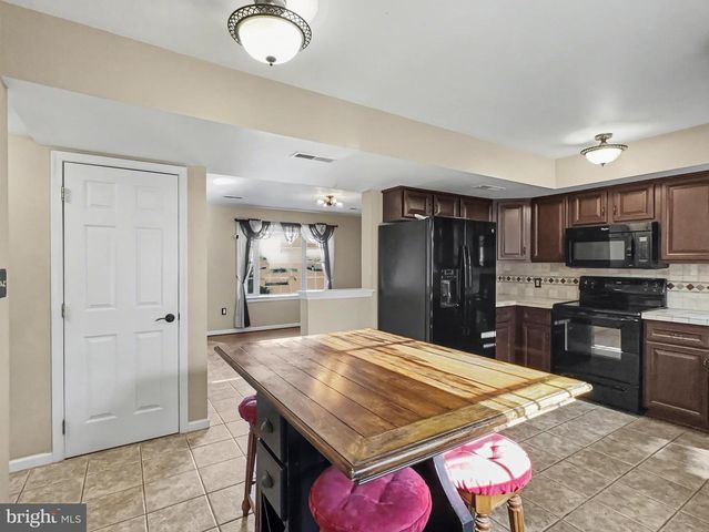 3025 SOLAR DR, Dover, PA 17315