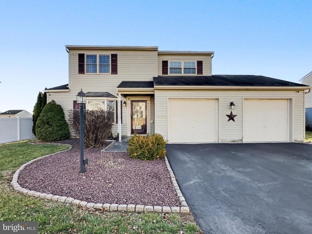 3025 SOLAR DR, Dover, PA 17315