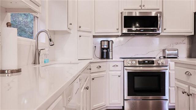 144 SE 250 Road, Warrensburg, MO 64093