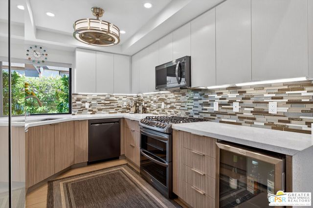 2380 W Miramonte Circle C, Palm Springs, CA 92264