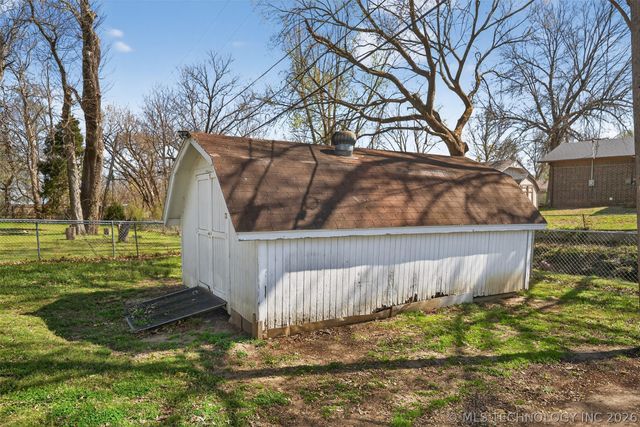 1809 W Dupont Street, Claremore, OK 74017