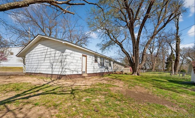 1809 W Dupont Street, Claremore, OK 74017