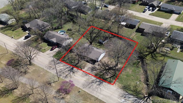 1809 W Dupont Street, Claremore, OK 74017
