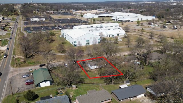 1809 W Dupont Street, Claremore, OK 74017
