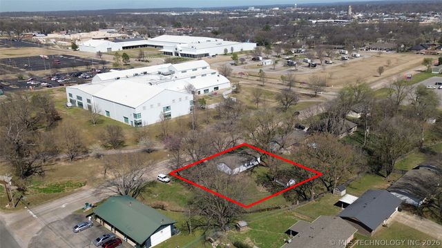 1809 W Dupont Street, Claremore, OK 74017