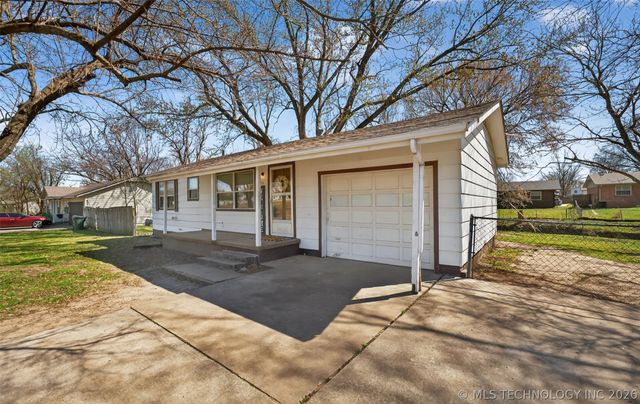 1809 W Dupont Street, Claremore, OK 74017