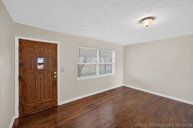 1809 W Dupont Street, Claremore, OK 74017