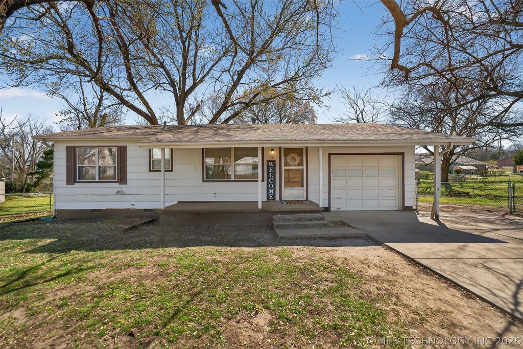 1809 W Dupont Street, Claremore, OK 74017