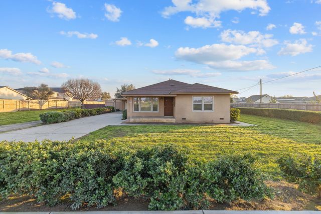 1725 E Goshen Avenue E, Visalia, CA 93292
