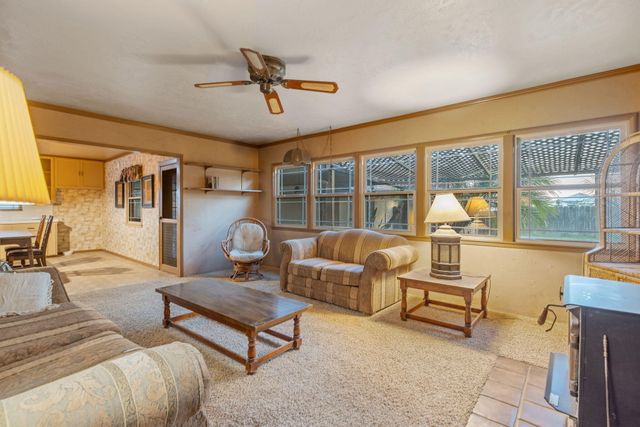 1725 E Goshen Avenue E, Visalia, CA 93292