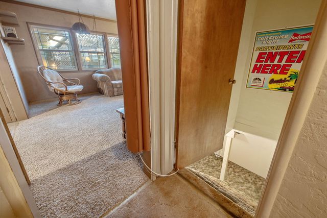 1725 E Goshen Avenue E, Visalia, CA 93292