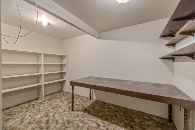 1725 E Goshen Avenue E, Visalia, CA 93292