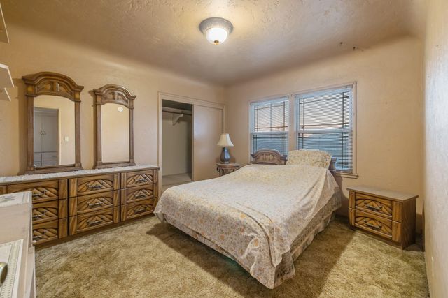 1725 E Goshen Avenue E, Visalia, CA 93292