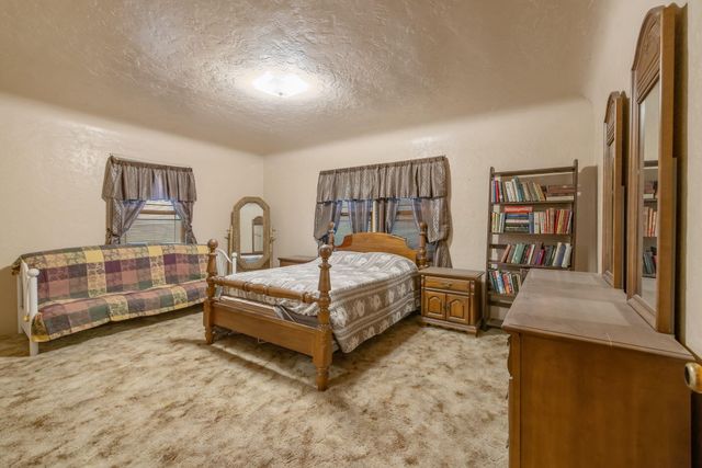 1725 E Goshen Avenue E, Visalia, CA 93292