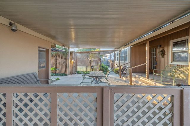 1725 E Goshen Avenue E, Visalia, CA 93292