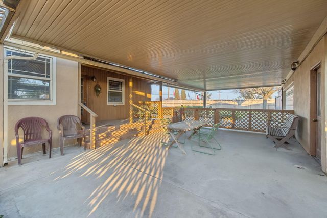 1725 E Goshen Avenue E, Visalia, CA 93292