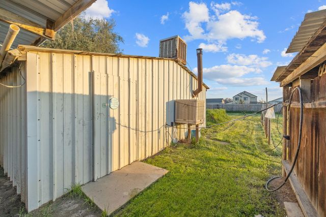 1725 E Goshen Avenue E, Visalia, CA 93292