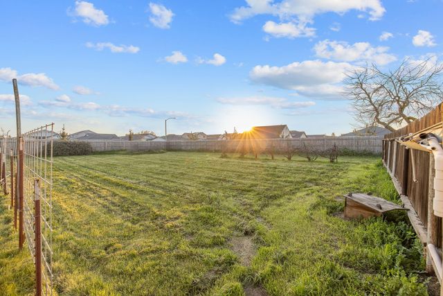 1725 E Goshen Avenue E, Visalia, CA 93292