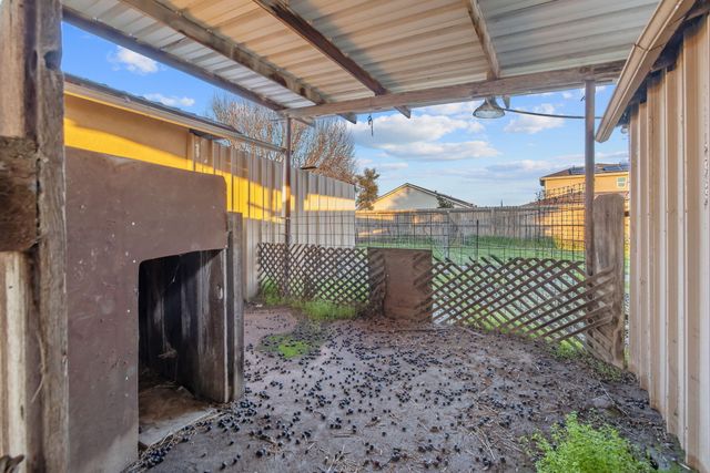 1725 E Goshen Avenue E, Visalia, CA 93292