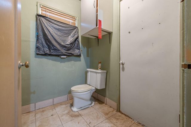 1725 E Goshen Avenue E, Visalia, CA 93292