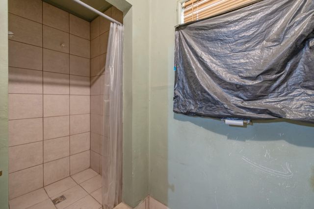 1725 E Goshen Avenue E, Visalia, CA 93292