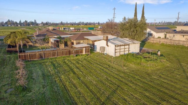 1725 E Goshen Avenue E, Visalia, CA 93292