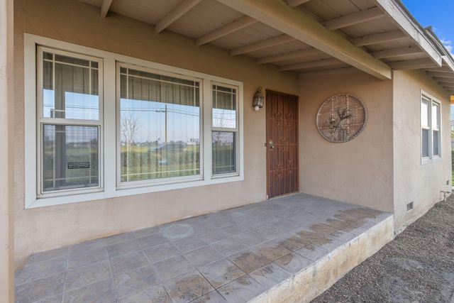 1725 E Goshen Avenue E, Visalia, CA 93292