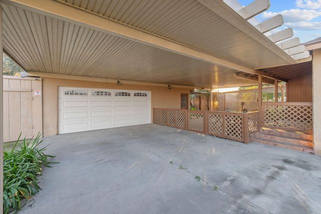 1725 E Goshen Avenue E, Visalia, CA 93292