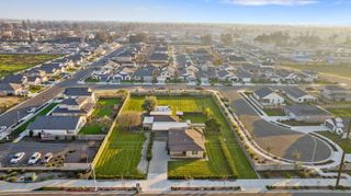 1725 E Goshen Avenue E, Visalia, CA 93292