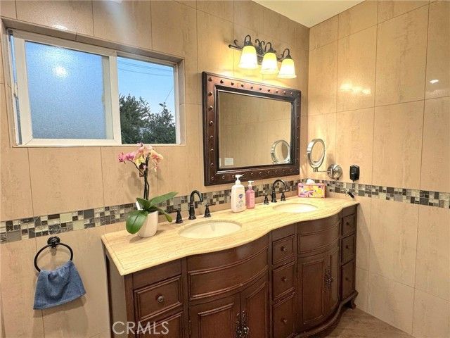 814 Kellogg, Glendale, CA 91202