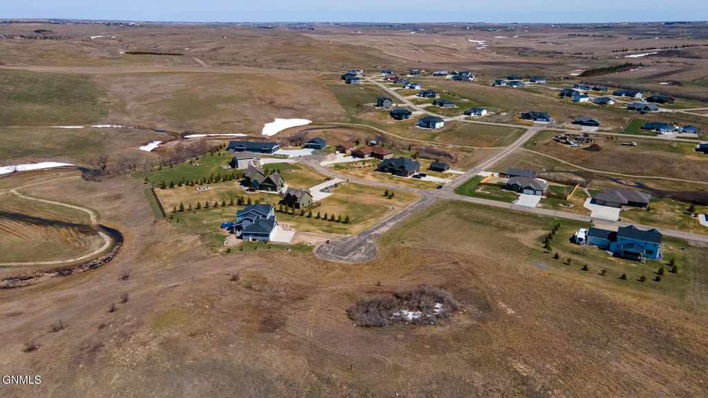 700 Branding Iron Drive, Bismarck, ND 58503 photo 12