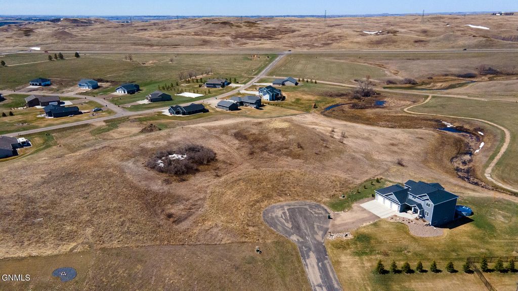 700 Branding Iron Drive, Bismarck, ND 58503 photo 15