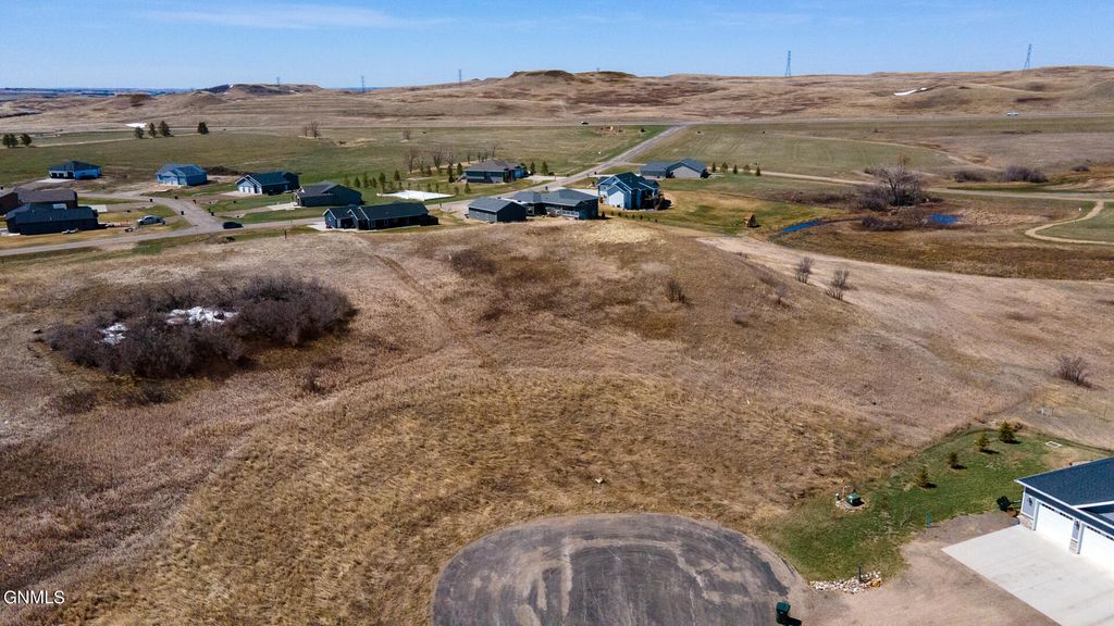 700 Branding Iron Drive, Bismarck, ND 58503 photo 16